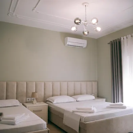 Hotel Merkaj *