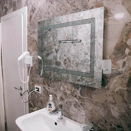 Hotel Merkaj *