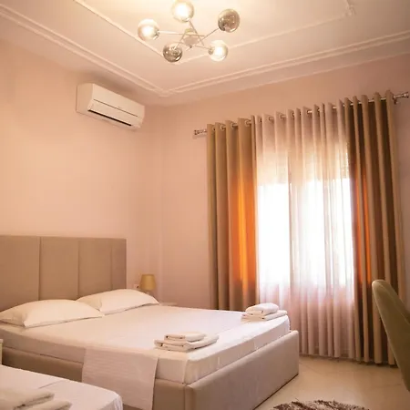 Hotel Merkaj *